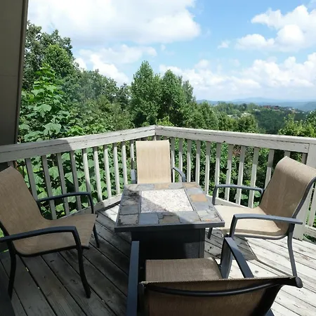 Holly Tree Cabin 936